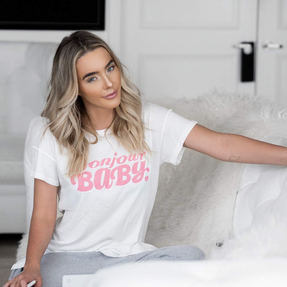 The ultimate cool-girl oversized tee